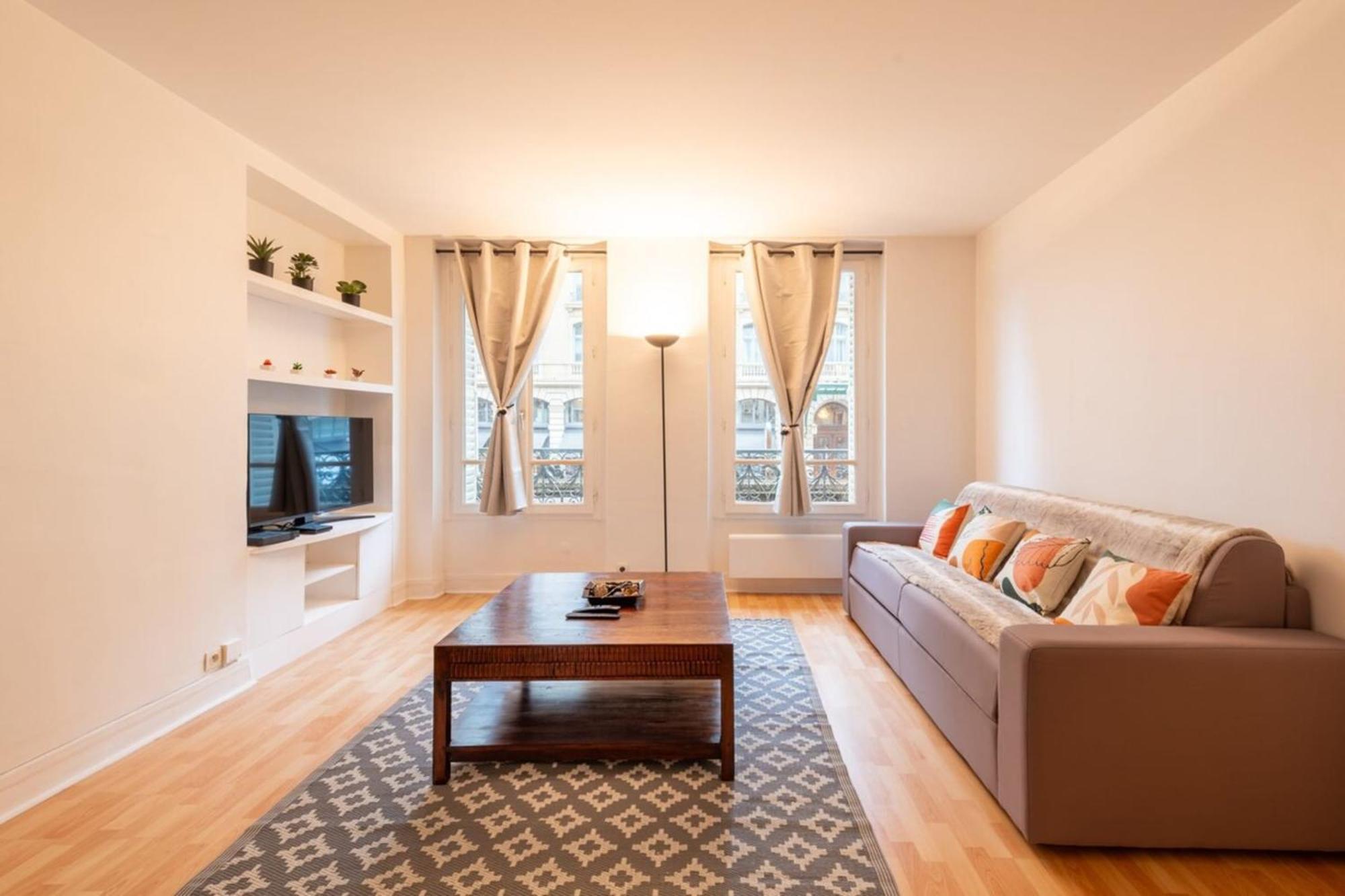 Cosy & Well-connected 1bd Apartmentsaint Lazare * Parijs